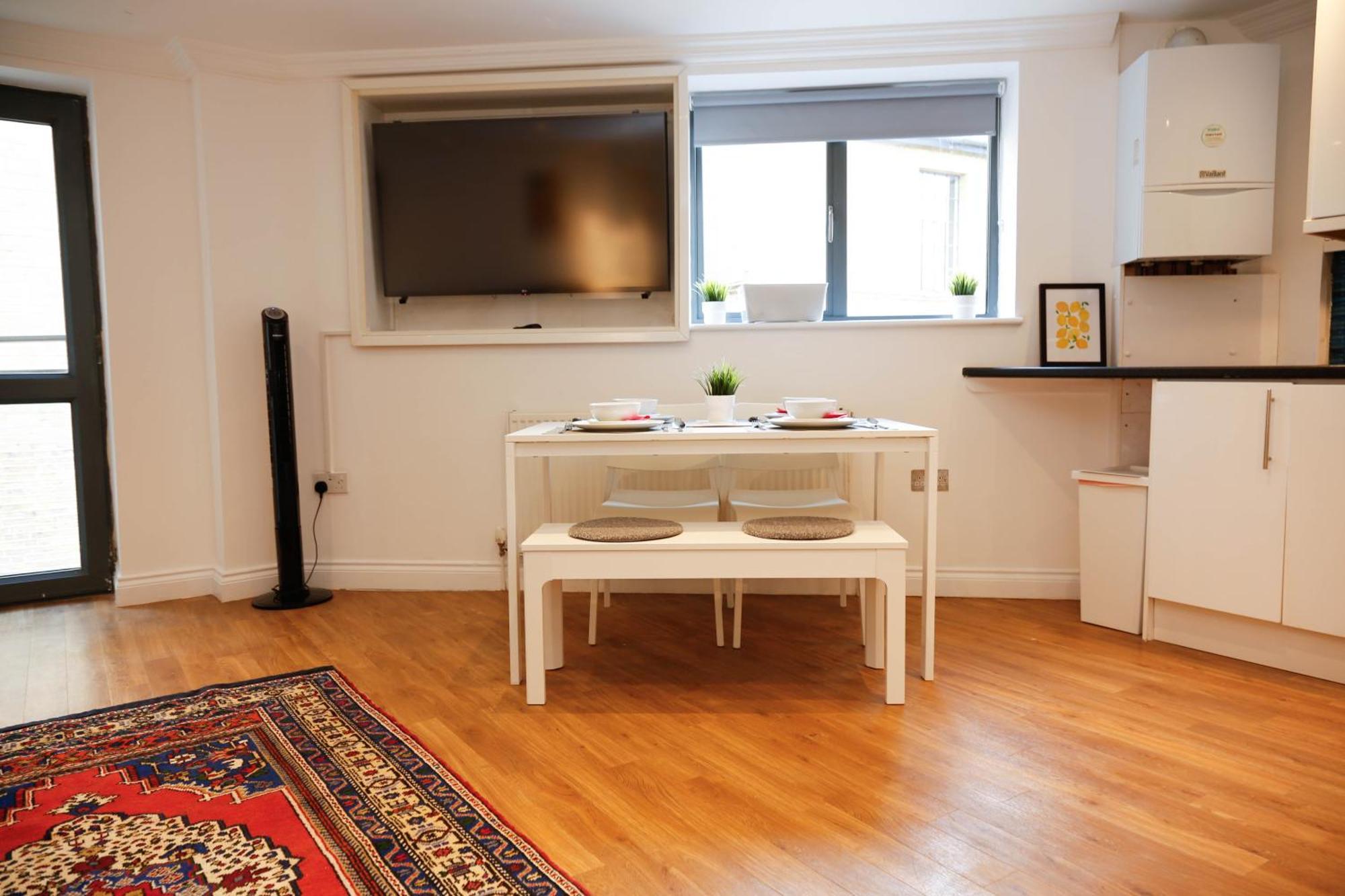 New Luxury Apartments In Central Location Next To Shops, Cafes, Bars & Metro London Exterior photo