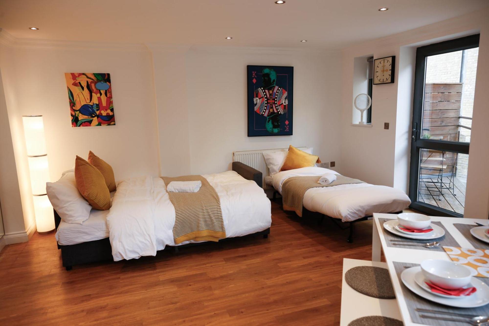 New Luxury Apartments In Central Location Next To Shops, Cafes, Bars & Metro London Exterior photo