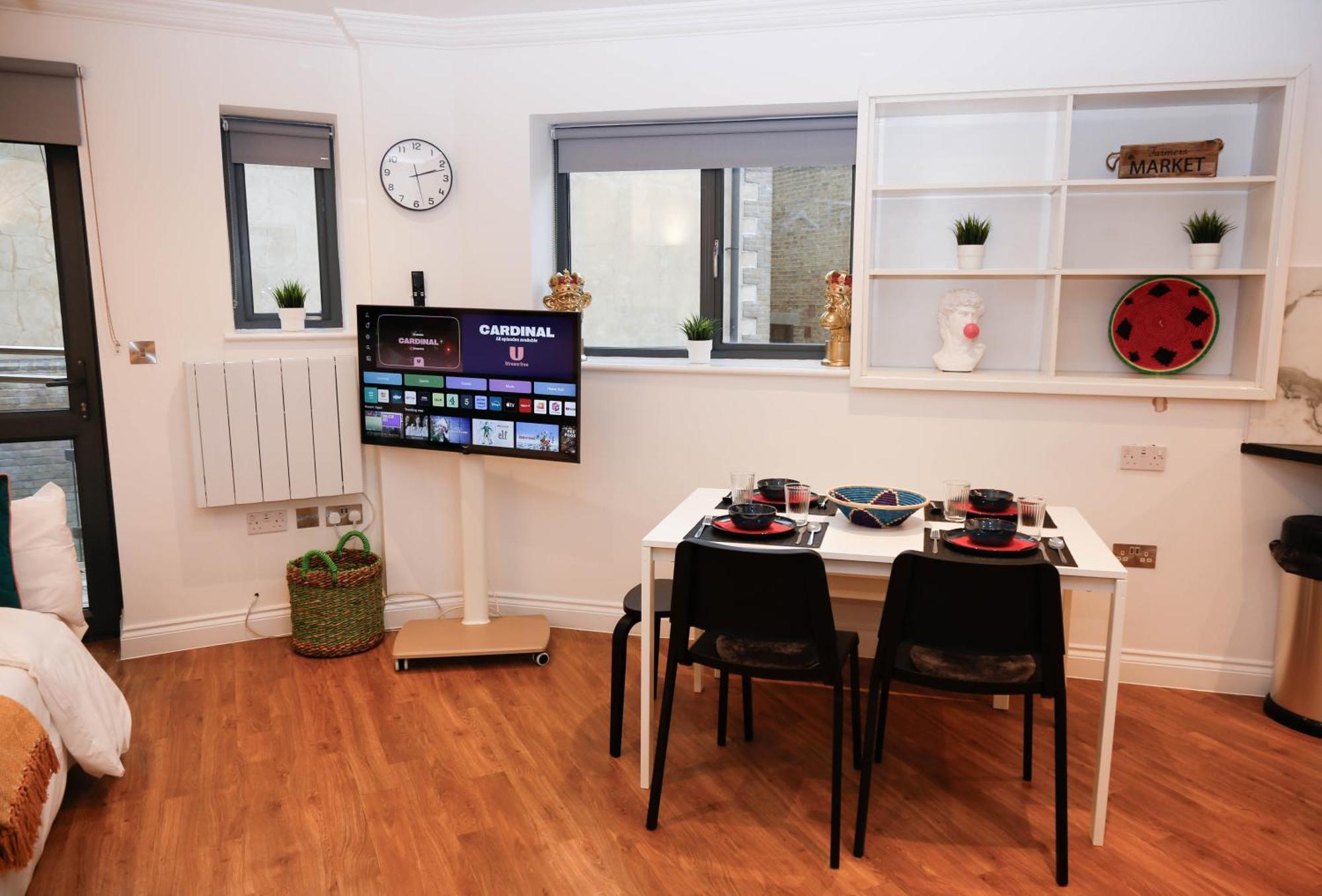 New Luxury Apartments In Central Location Next To Shops, Cafes, Bars & Metro London Exterior photo